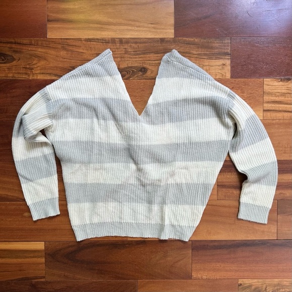 Francesca’s Jun & Ivy Twist Sweater - Picture 1 of 4